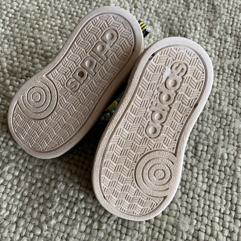 Little boys adidas shoes - Picture 4 of 5